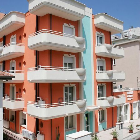 Residence Olimpo Rimini Bagian luar foto