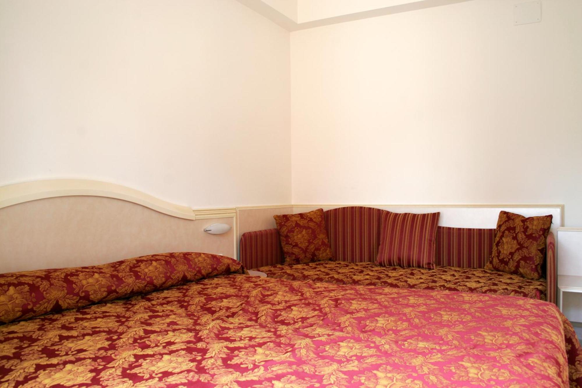Residence Olimpo Rimini Bagian luar foto