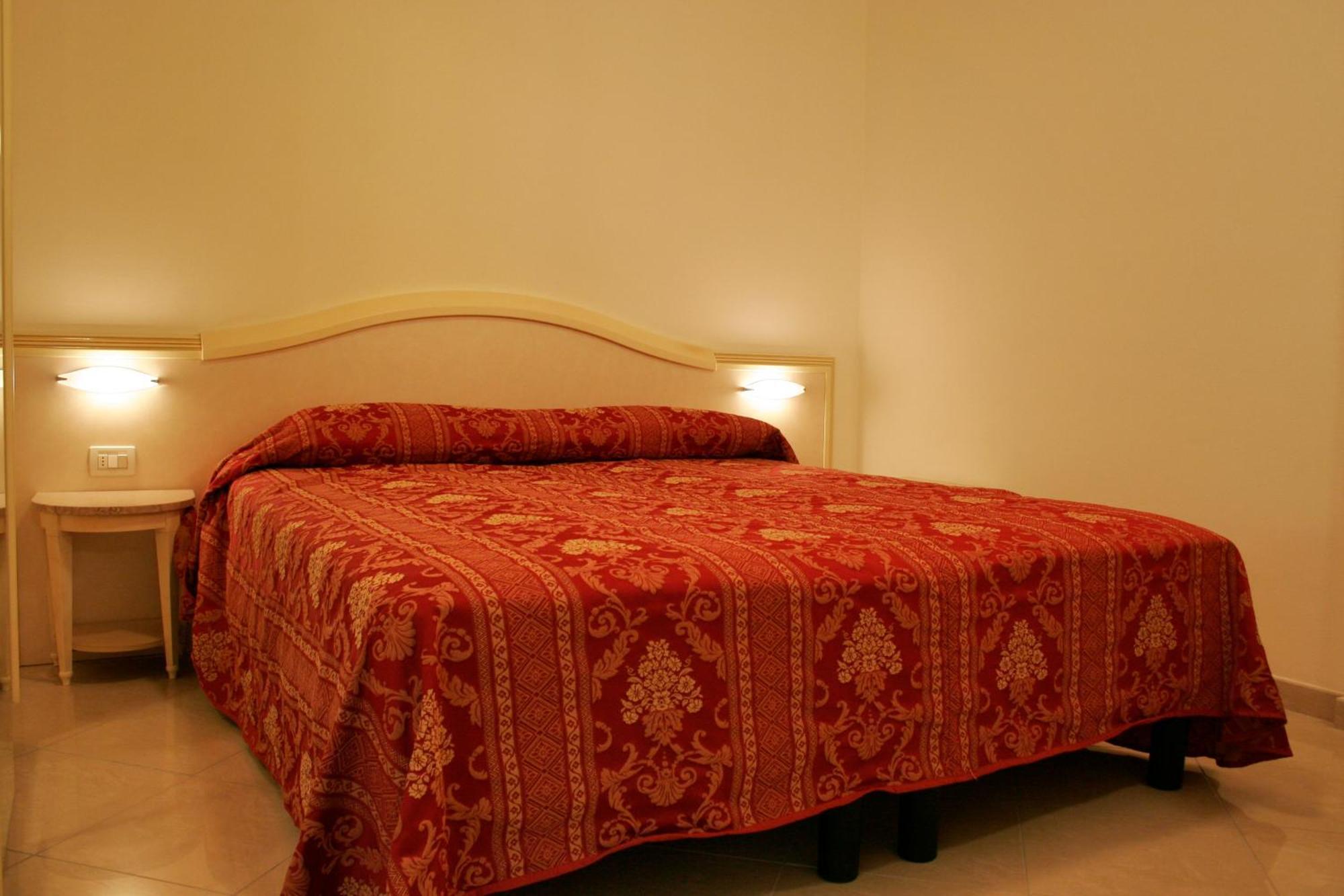 Residence Olimpo Rimini Bagian luar foto